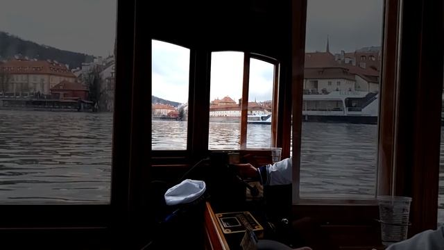 Можно даже попробовать самой рулить на лодке 03.24.-Probefahrt Selbst Auf Dem Boot.