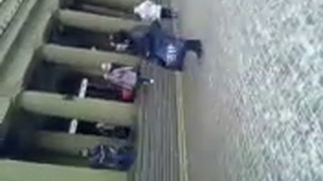 Нет НОРМАЛЬНОГО пандуса,нет эскалаторов,отсталость метро СПб как 1930, а рекламу поставили мрази смотреть онлайн