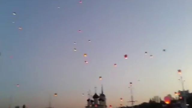 Запуск небесных фанарей в Воронеже (28.04.2012) смотреть онлайн