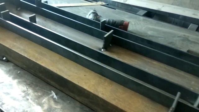 работа в цеху/ изготовил пробный вариант балясины/ крюки для крепления рекламной вывески смотреть онлайн