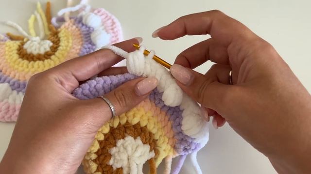 Узор "шишка" крючком (один их вариантов). смотреть онлайн