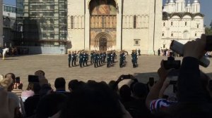 Редкая съемка смены Почетного караула на Соборной площади Кремля