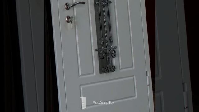Дверь входная парадная со стеклом и ковкой, с двух сторон отделана шпонированным МДФ. смотреть онлайн