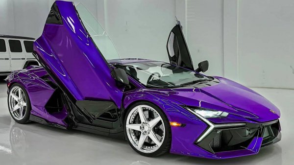 Lamborghini Revuelto (2025) - Gorgeous Super Sports Car!