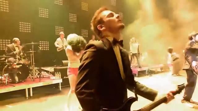 За закрытой дверью смотреть онлайн