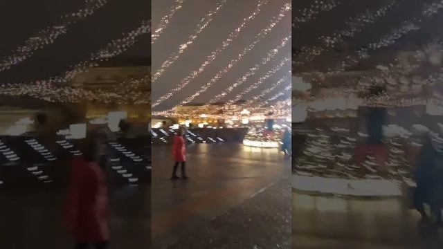 Предновогодняя Манежная Площадь,Охотный ряд,Исторический музей.Конец декабря 2020 года. смотреть онлайн
