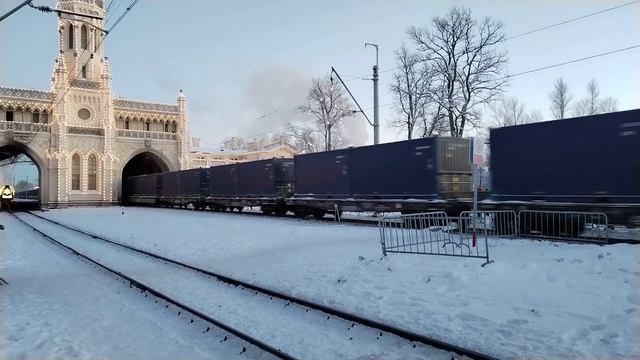 2тэ116у с грузовым поездом ст.новый Петергоф смотреть онлайн