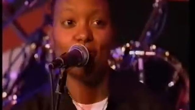 Meshell Ndegeocello - Outside Your Door (live at NSJF) смотреть онлайн