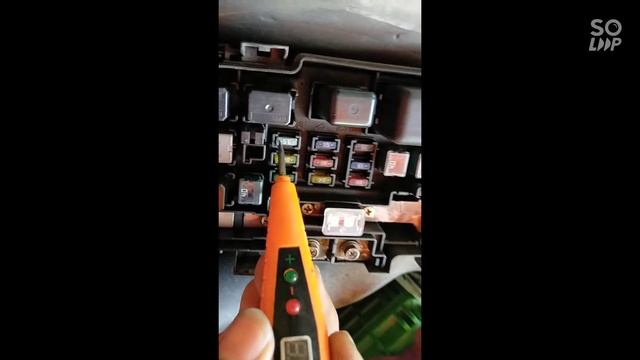 Honda civic no cool , troubleshooting and find busted compressor fuse. смотреть онлайн
