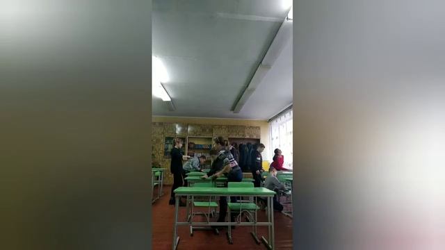 Влог. Мойка парт в любимом класс. 2 часть смотреть онлайн