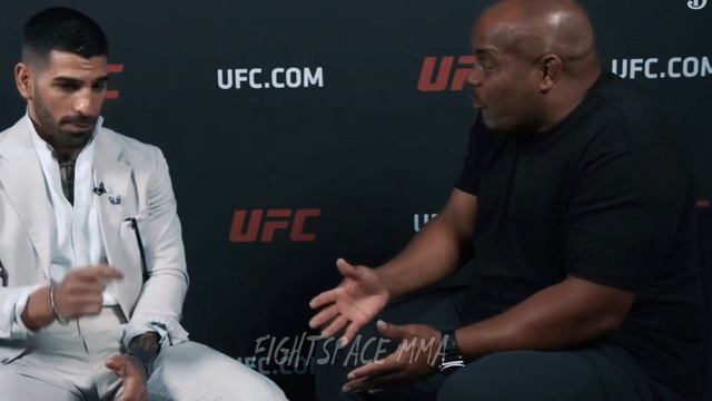 Илия Топурия угорает с Кормье «Макс Холлоуэй - ссыкун!» / Топурия - Холлоуэй | FightSpaceMMA смотреть онлайн