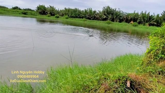 Playsing Rc Racing Highspeed Boat On The Lake - My Kids Have Fun At Weekend