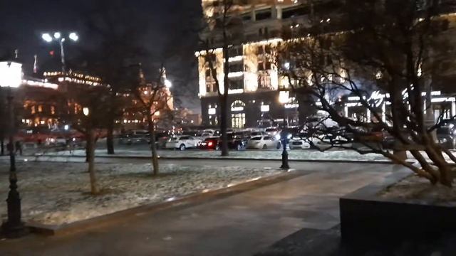 Моспрогулка на Театральной площади в Москве . смотреть онлайн