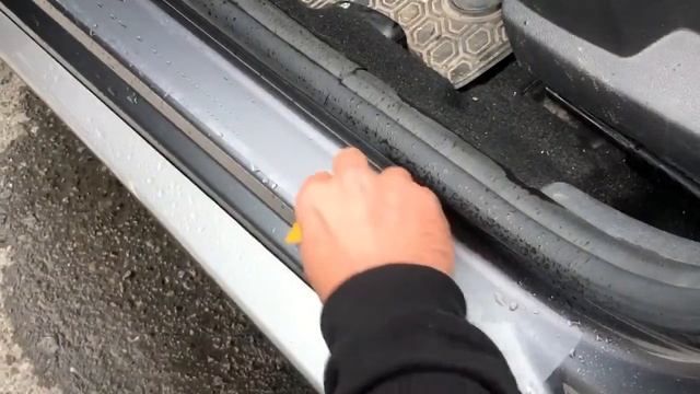Установка защитных плёнок на пороги автомобиля смотреть онлайн