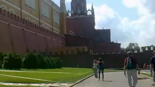 прогулка по красной площади (1 часть) смотреть онлайн