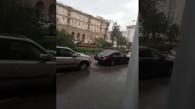 Ураган в Москве 29.05.2017 новый арбат жесть!!! смотреть онлайн