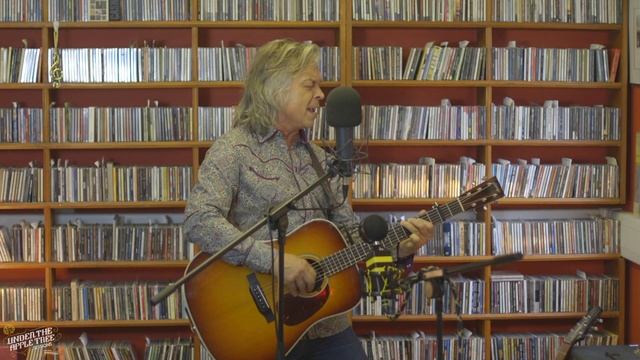 Jim Lauderdale - 'This Is A Door' | UNDER THE APPLE TREE смотреть онлайн