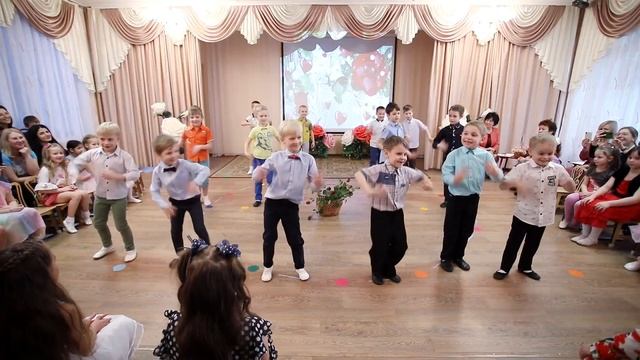 Танец мальчиков для мам (Микс-поппури) смотреть онлайн