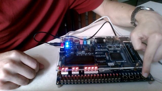 Microcontroller op mijn DE2-115 (IO werkend) смотреть онлайн