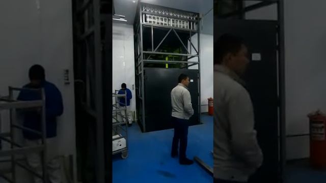 Грузовой подъёмник в металлокаркасной шахте ПГ-МШ-200 смотреть онлайн