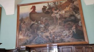 В историческом музее экскурсовод рассказывает про картину.