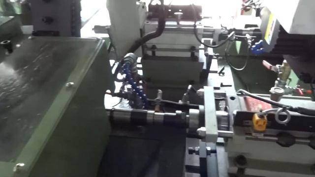 Резьбонарезной 2-х шпиндельный станок для изделий М5-М12 горизонтального типа с серводвигателем. смотреть онлайн