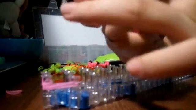 Делаем "Змейку" из резинок Loom Bands! смотреть онлайн