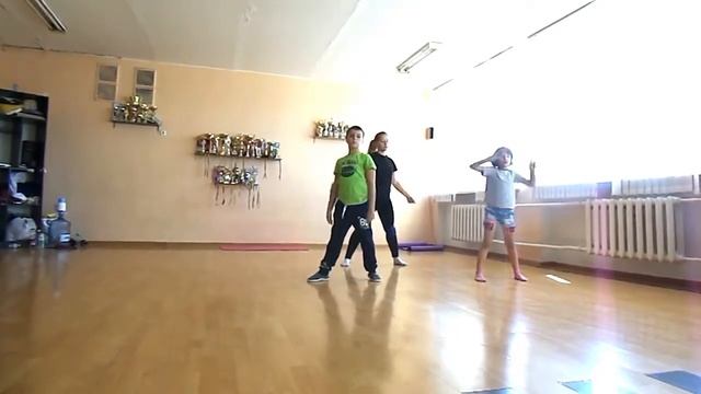 Алена,Диана,Данил - семейка крудс) смотреть онлайн