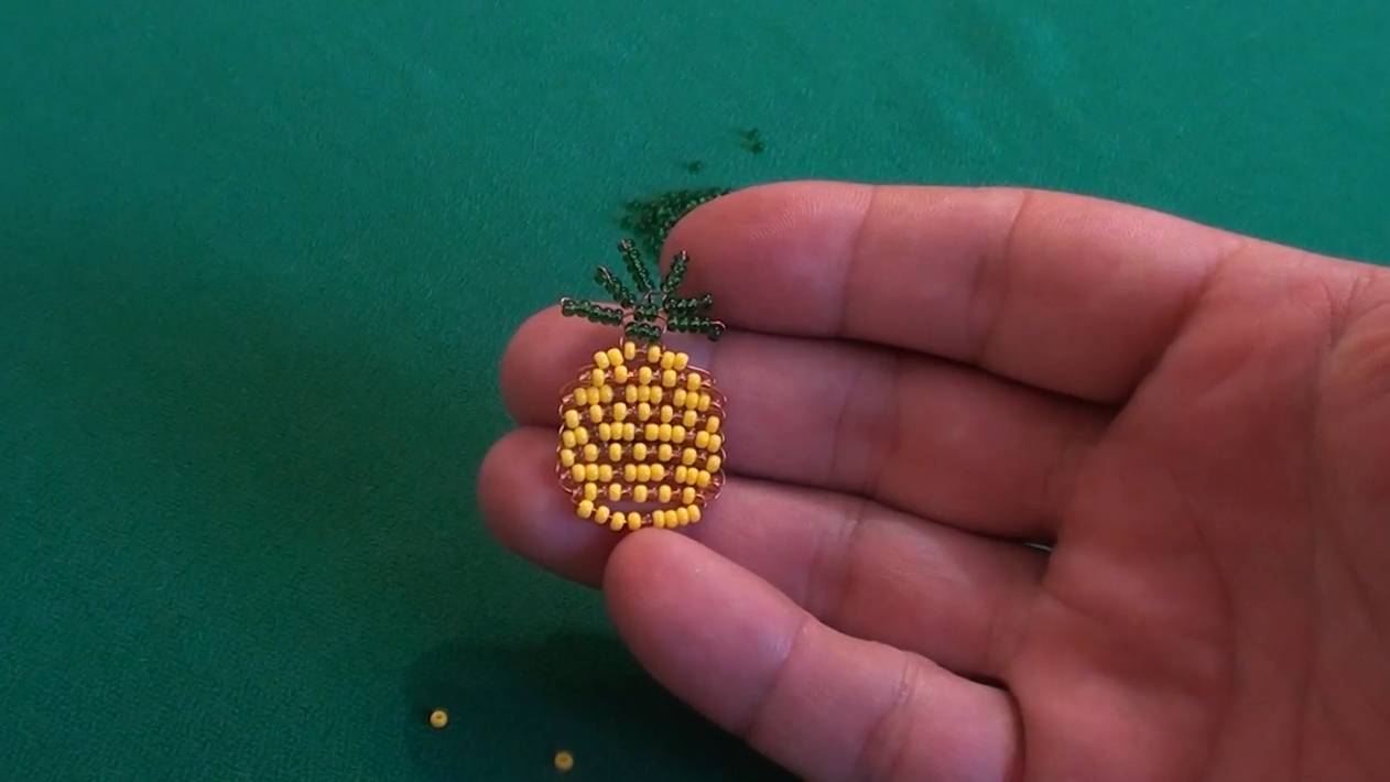 Ананас из бисера способом параллельного плетения смотреть онлайн