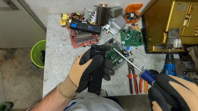 разборка авто радио в поисках драг металлов смотреть онлайн