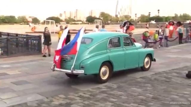 Выставка уникальных ретроавтомобилей пройдет возле Музея Победы смотреть онлайн