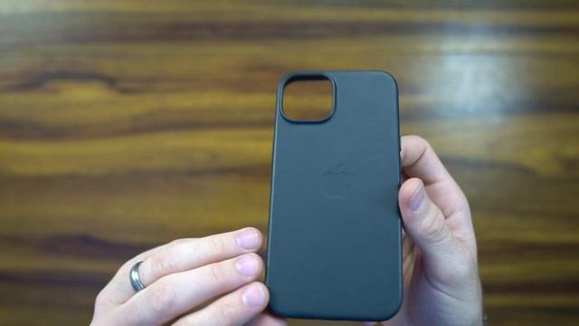 Journey Leather Case iPhone 14 Review смотреть онлайн