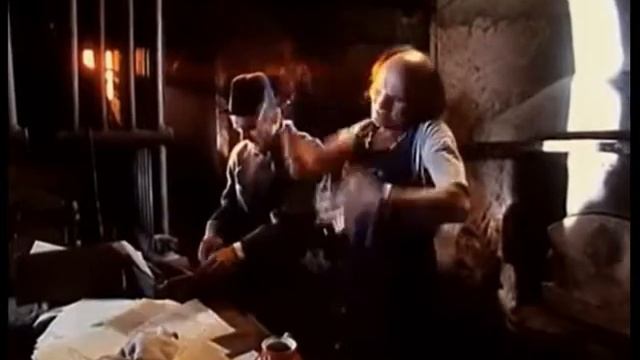 Трубой хрясь по голове