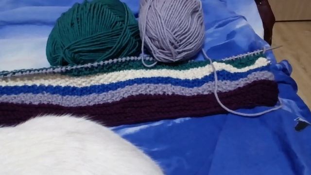 решила связать плед)