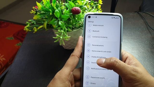 OnePlus Mobile || Auto Rotate Setting on / Off in Nord Ce2 смотреть онлайн
