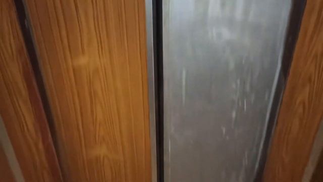 (Переснято) Лифт МЛЗ, г/п 320 кг, V=0,71 м/с (Бородинский ж/м, г. Запорожье) смотреть онлайн