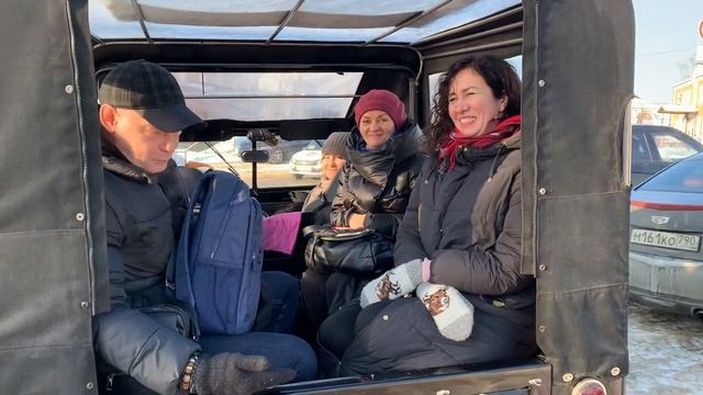 Экскурсия-прогулка на ретро-автомобиле «Вокруг Лавры» 23.02.2023 смотреть онлайн