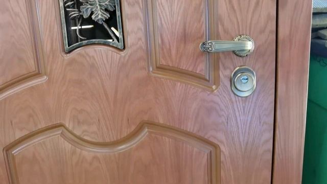 Входная дверь со стеклом и ковкой для тех кто любит свой дом (Ее можно купить в Москве) смотреть онлайн
