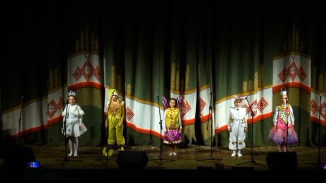 Вокальный ансамбль старших классов "Где водятся волшебники", муз.М.Минкова, сл.Ю.Энтина смотреть онлайн