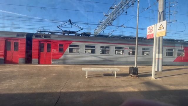 Электропоезд ЭТ2М - 070 прибывает на ст.Тосно смотреть онлайн