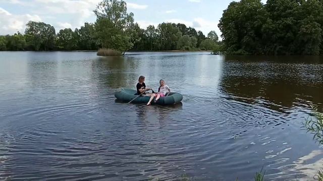 Катание на лодке смотреть онлайн