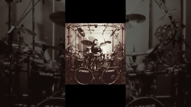 #music #rock #vocal #guitarist #studio смотреть онлайн