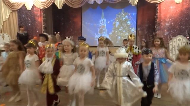 Вход на праздник в подготовительной группе: перекличка и танец "С Новым годом" (Анюта Ильина) смотреть онлайн