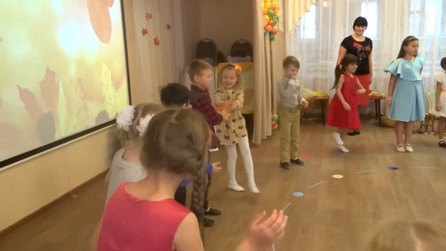 "Лети, листочек," музыкально - подвижная игра, автор Падина Н. смотреть онлайн