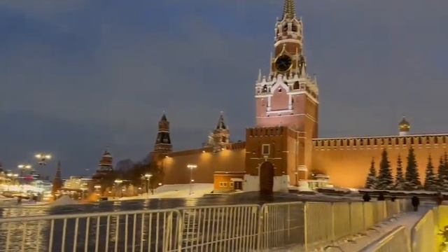 Красный Москва 😍🌃🏙️ смотреть онлайн