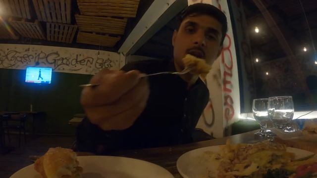 BEST DINNER CAFE IN LAHORE- | Stuff Chicken, Mac & Cheese Pasta, Ghossip Garden GG Burger смотреть онлайн