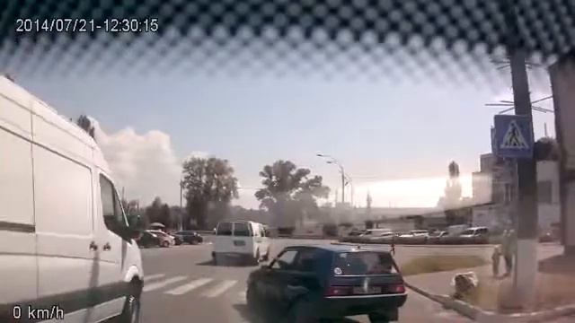 Настоящие разборки Два авто не победил никто Дай Газу смотреть онлайн