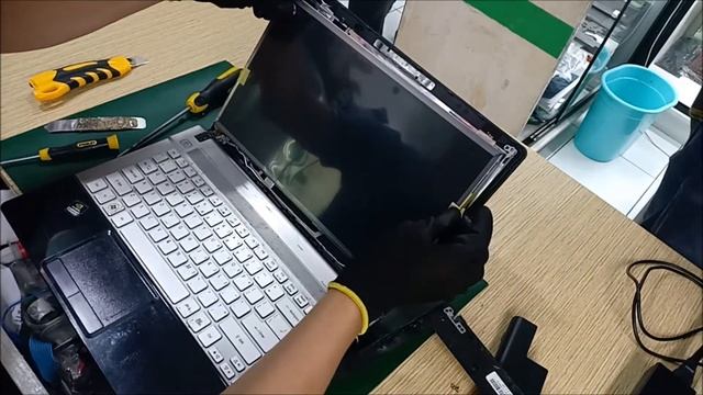 Acer Aspire V3-471G LCD LED Screen Replacement смотреть онлайн