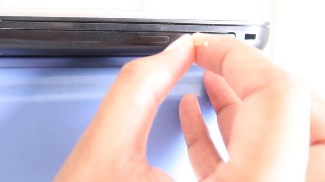 How to open CD or DVD rom of laptop or computer got out of order or power off смотреть онлайн