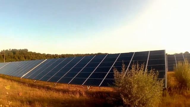 Солнечные панели в поле смотреть онлайн